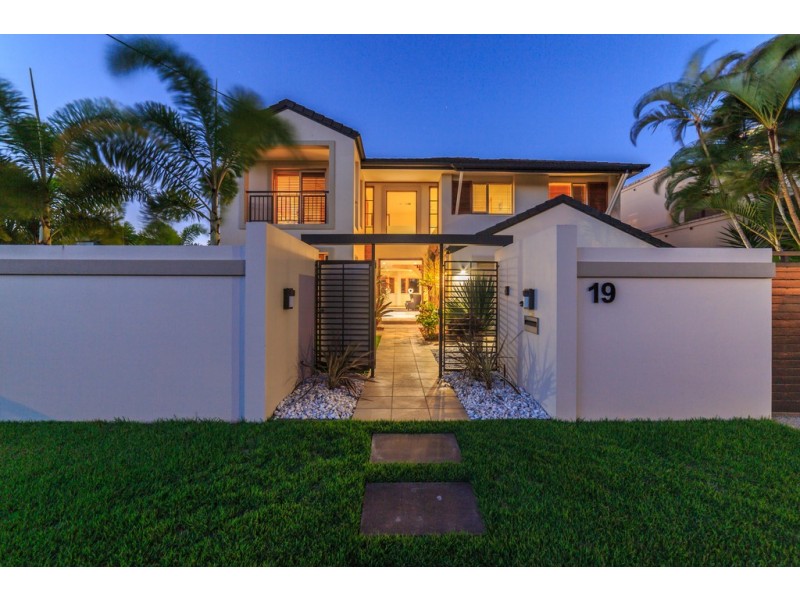 19 Naples Avenue, Isle Of Capri QLD 4217