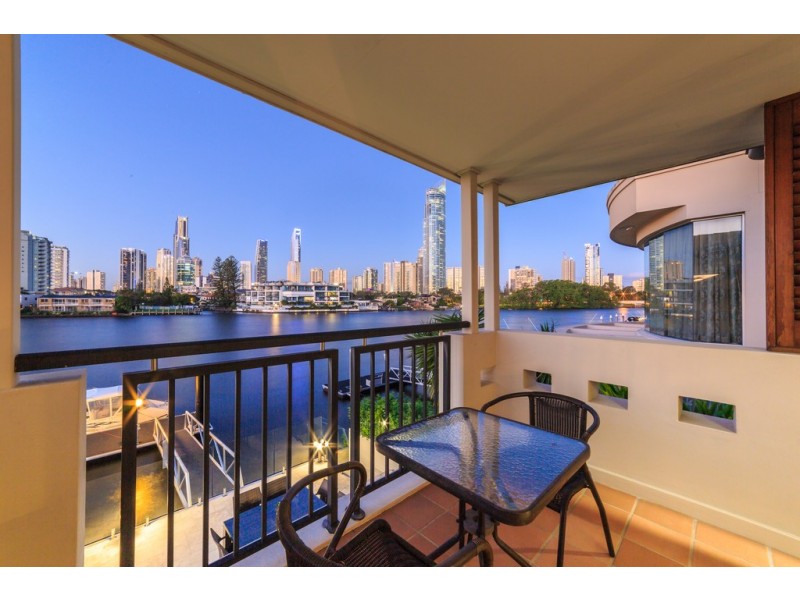 19 Naples Avenue, Isle Of Capri QLD 4217