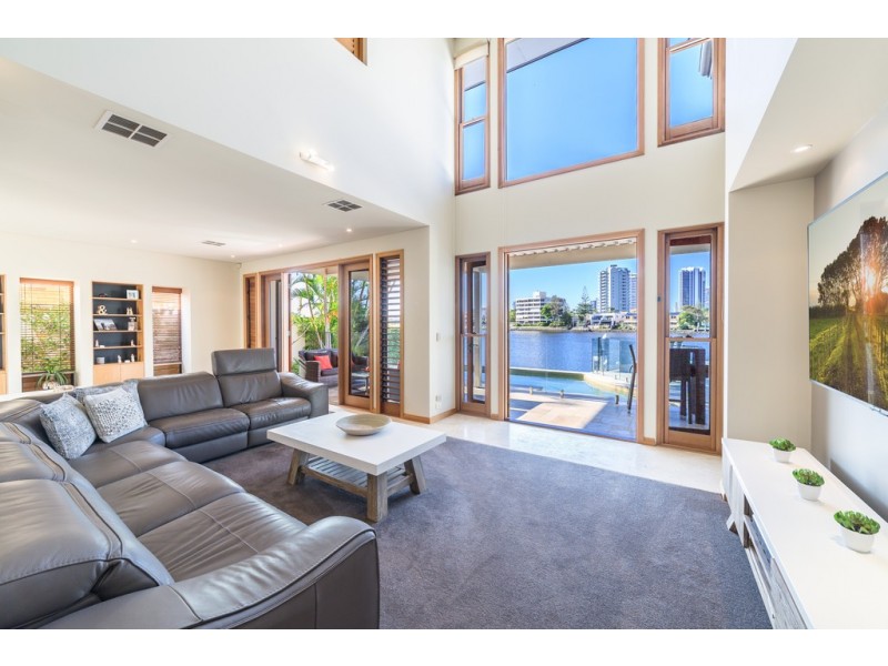19 Naples Avenue, Isle Of Capri QLD 4217