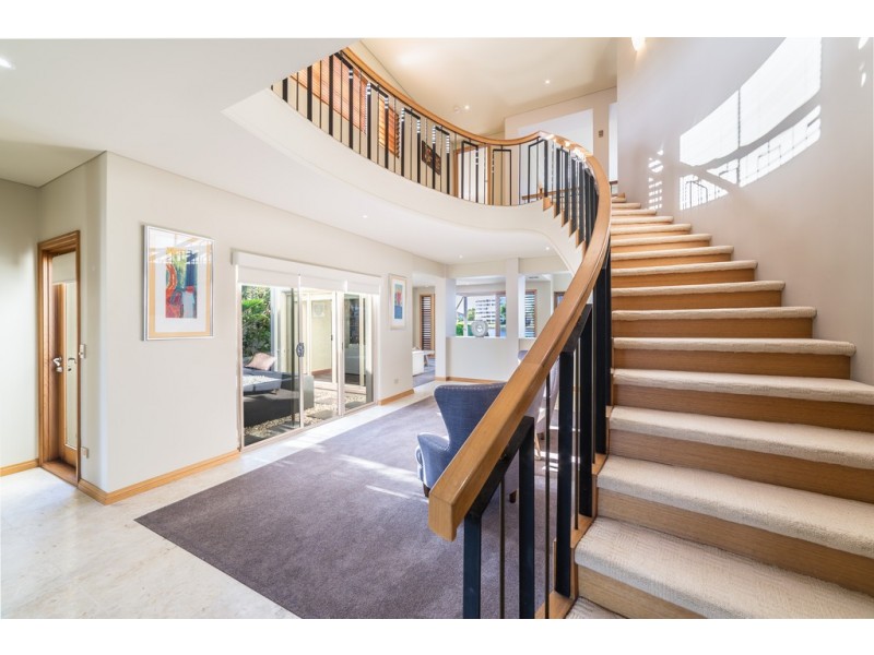 19 Naples Avenue, Isle Of Capri QLD 4217
