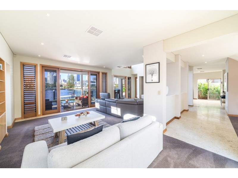 19 Naples Avenue, Isle Of Capri QLD 4217