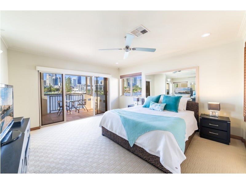 19 Naples Avenue, Isle Of Capri QLD 4217