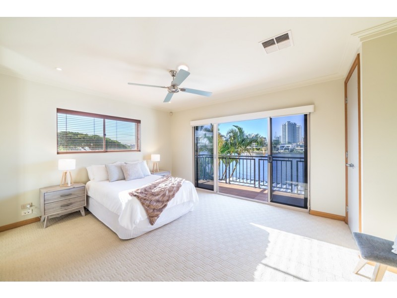 19 Naples Avenue, Isle Of Capri QLD 4217