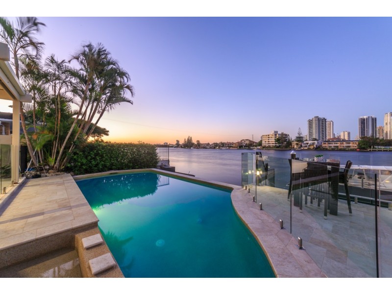 19 Naples Avenue, Isle Of Capri QLD 4217