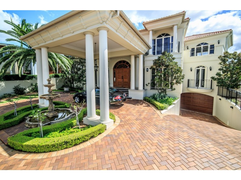 60 Sophie Avenue ‘The Palms’, Broadbeach Waters QLD 4218