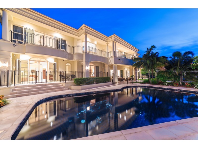 60 Sophie Avenue ‘The Palms’, Broadbeach Waters QLD 4218