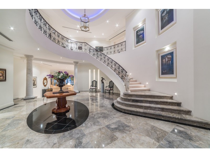 60 Sophie Avenue ‘The Palms’, Broadbeach Waters QLD 4218