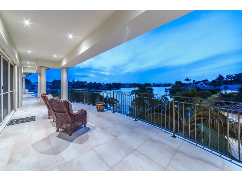 60 Sophie Avenue ‘The Palms’, Broadbeach Waters QLD 4218