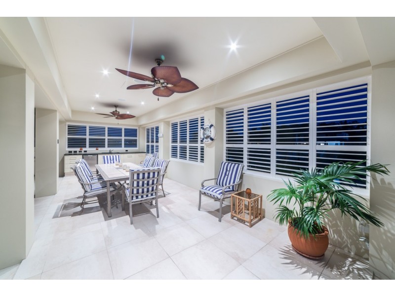 60 Sophie Avenue ‘The Palms’, Broadbeach Waters QLD 4218