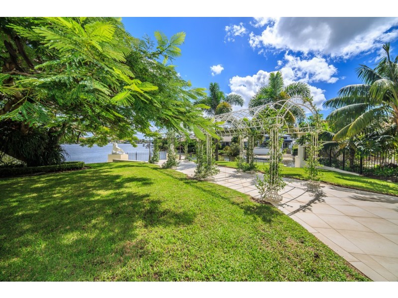 60 Sophie Avenue ‘The Palms’, Broadbeach Waters QLD 4218