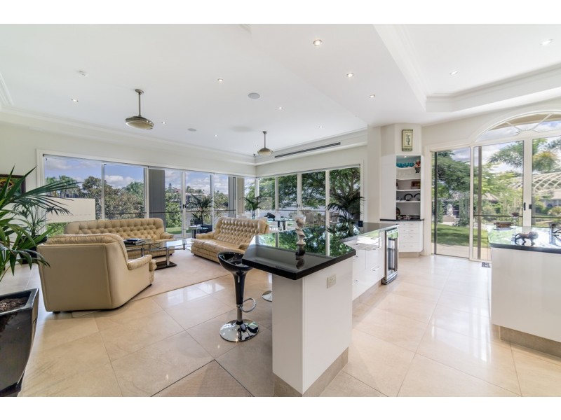 60 Sophie Avenue ‘The Palms’, Broadbeach Waters QLD 4218