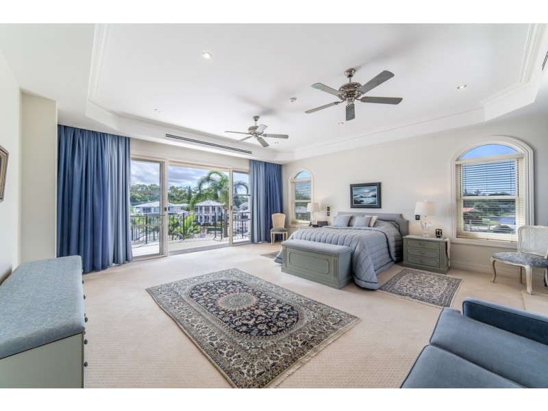 60 Sophie Avenue ‘The Palms’, Broadbeach Waters QLD 4218