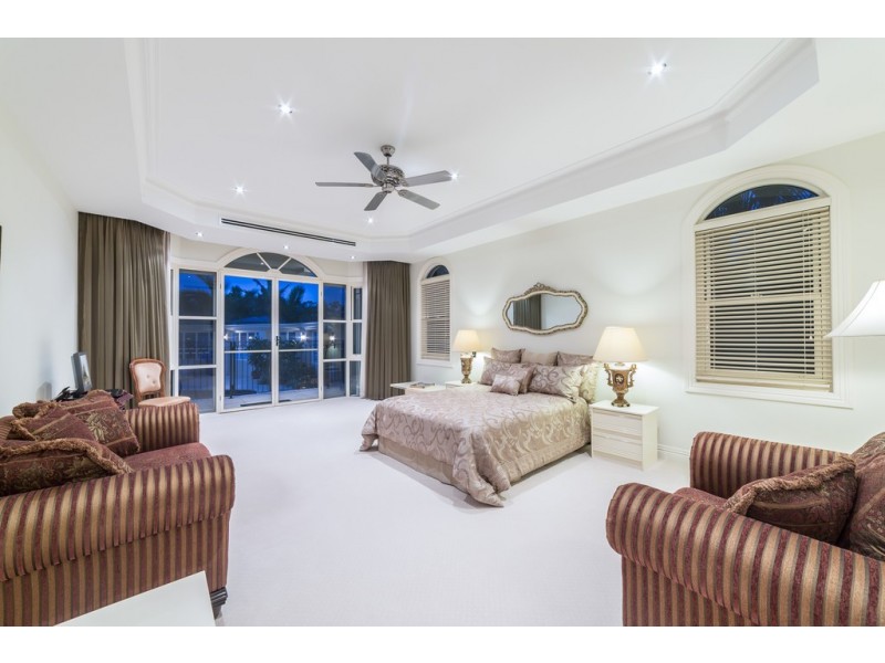 60 Sophie Avenue ‘The Palms’, Broadbeach Waters QLD 4218