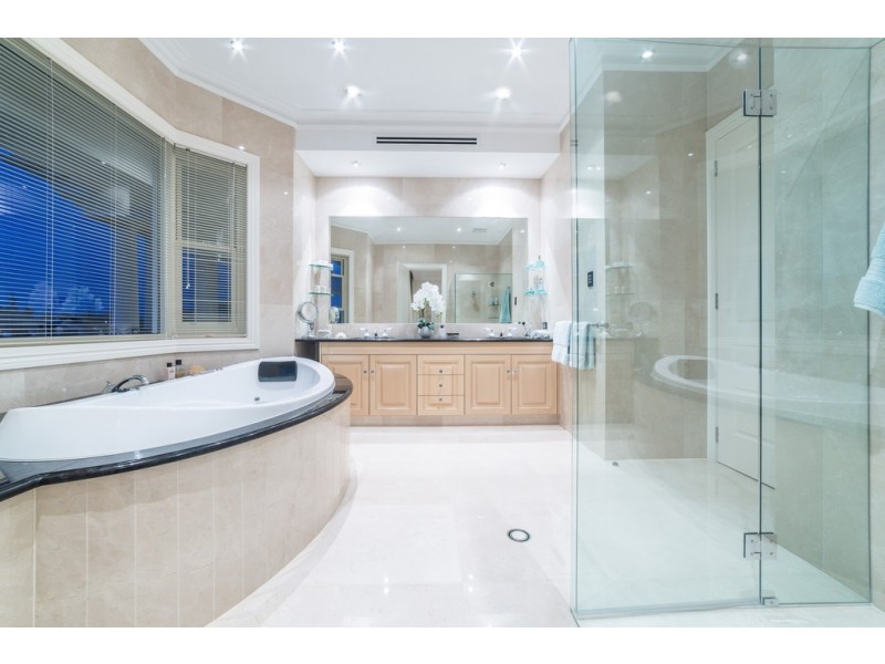 60 Sophie Avenue ‘The Palms’, Broadbeach Waters QLD 4218