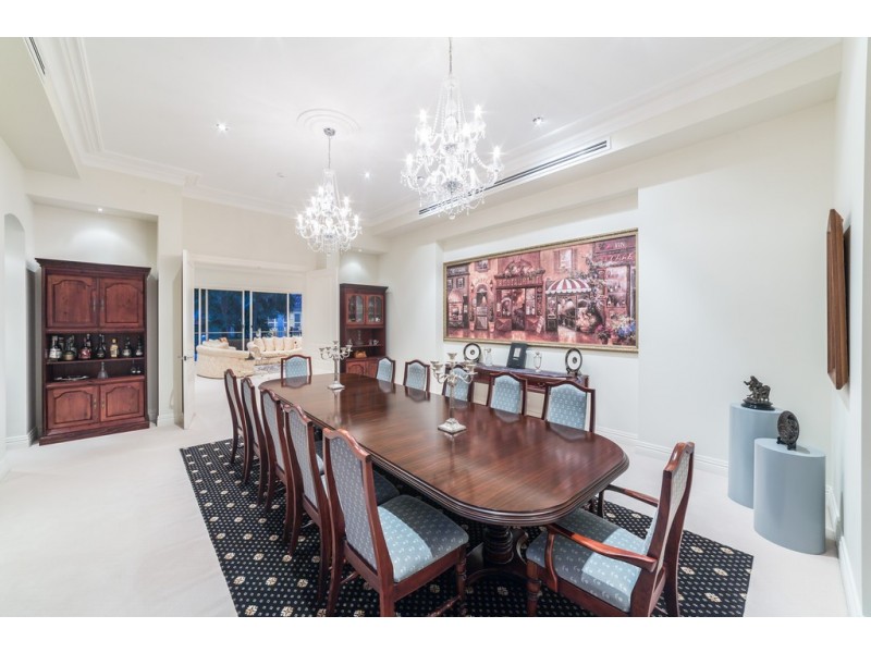 60 Sophie Avenue ‘The Palms’, Broadbeach Waters QLD 4218