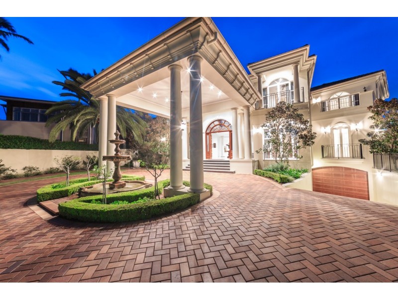 60 Sophie Avenue ‘The Palms’, Broadbeach Waters QLD 4218