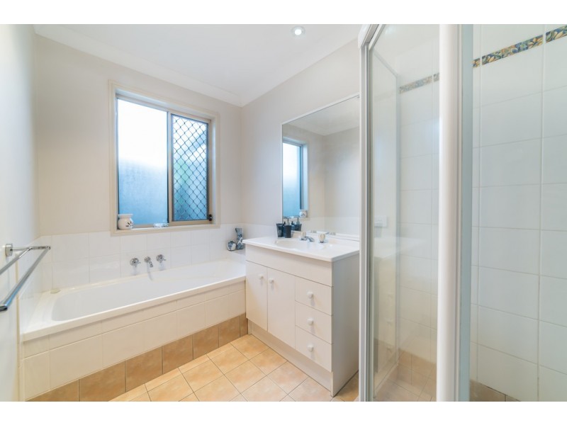 40 Tussock Crescent, Elanora QLD 4221