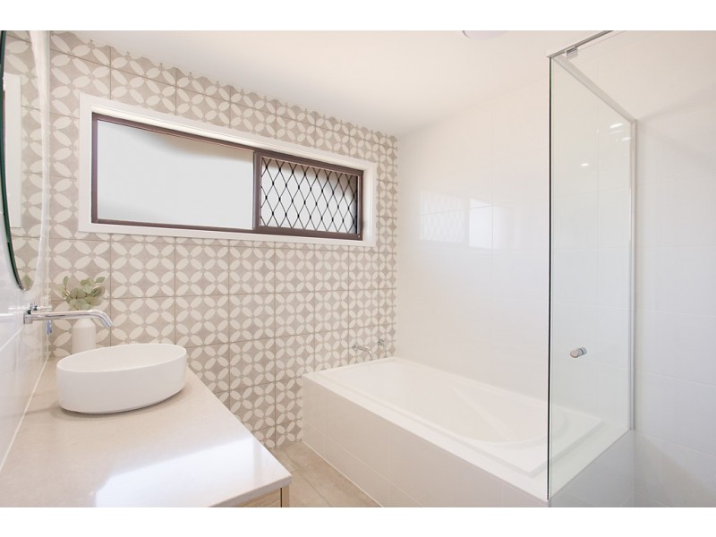 171 Campbell Street, Sorrento QLD 4217