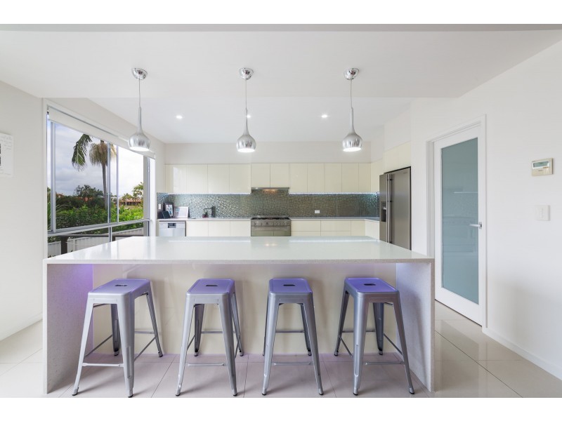 129 Allambi Avenue, Broadbeach Waters QLD 4218