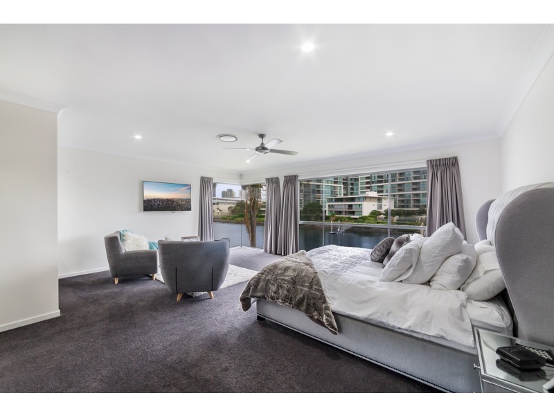 129 Allambi Avenue, Broadbeach Waters QLD 4218