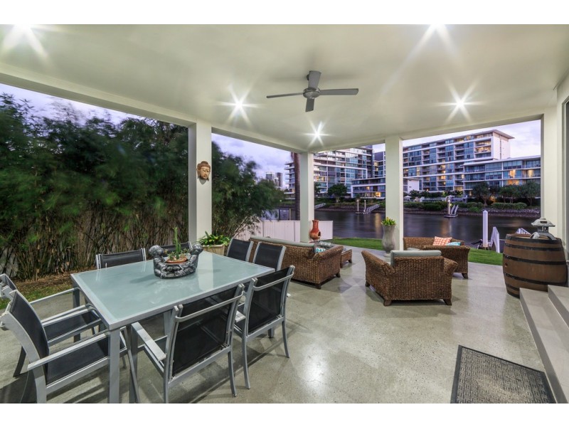 129 Allambi Avenue, Broadbeach Waters QLD 4218