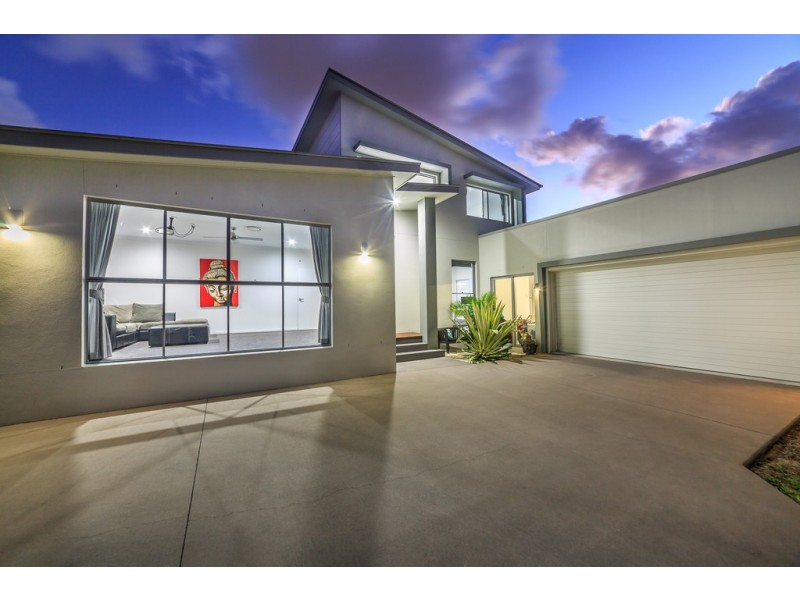 129 Allambi Avenue, Broadbeach Waters QLD 4218