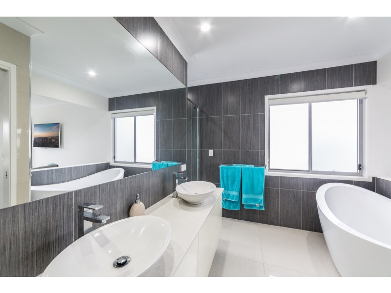 129 Allambi Avenue, Broadbeach Waters QLD 4218