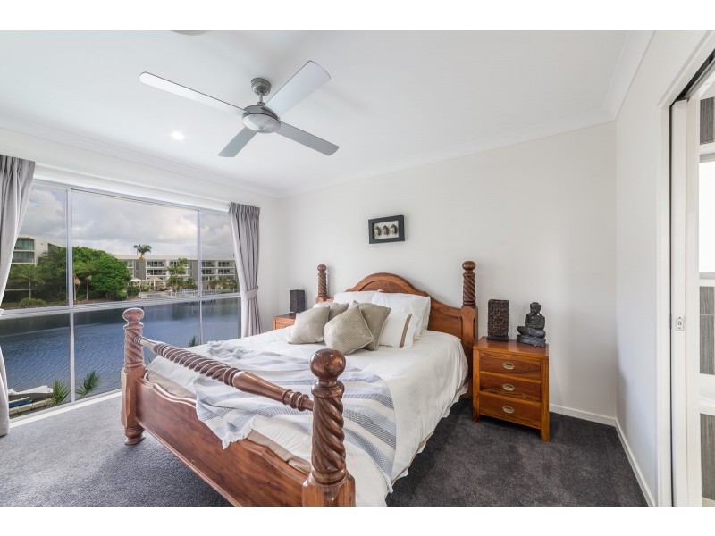 129 Allambi Avenue, Broadbeach Waters QLD 4218