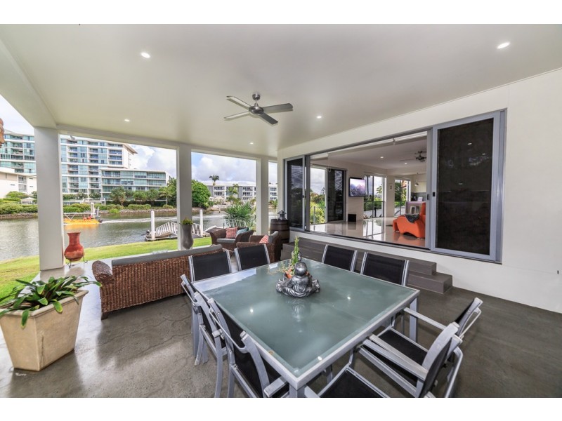 129 Allambi Avenue, Broadbeach Waters QLD 4218