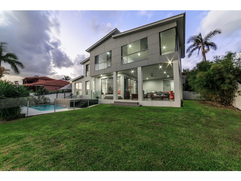 129 Allambi Avenue, Broadbeach Waters QLD 4218