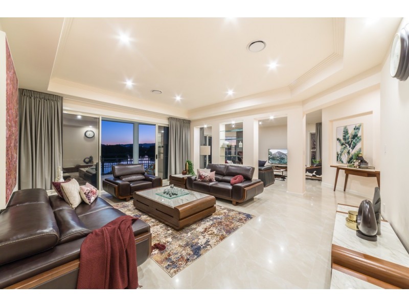8 Istana View, Clear Island Waters QLD 4226