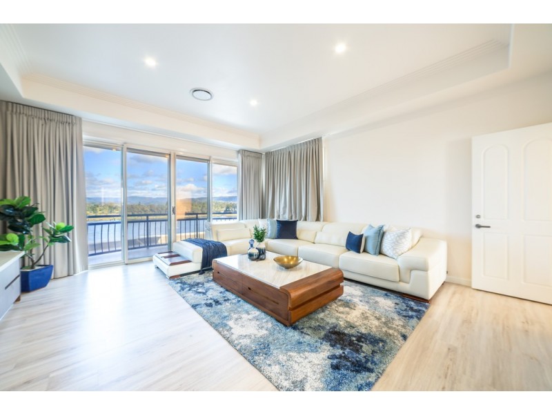 8 Istana View, Clear Island Waters QLD 4226