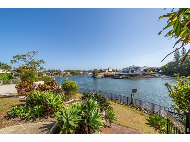 22 Binda Place, Sorrento QLD 4217