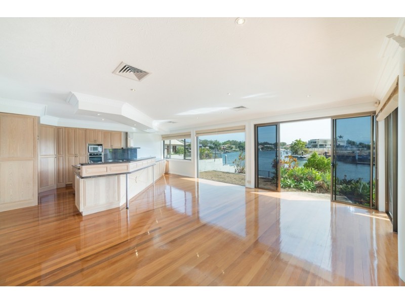 22 Binda Place, Sorrento QLD 4217