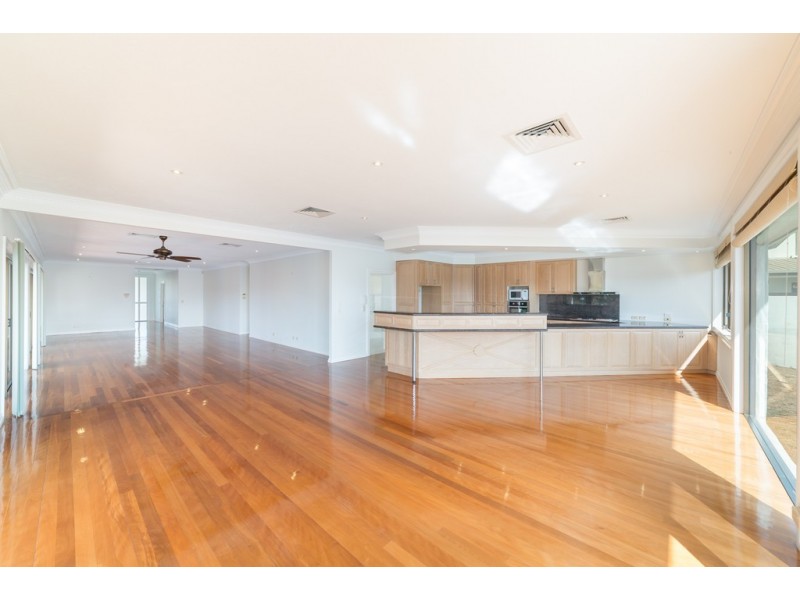 22 Binda Place, Sorrento QLD 4217