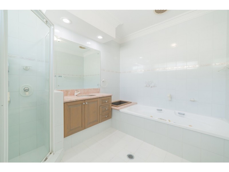 22 Binda Place, Sorrento QLD 4217