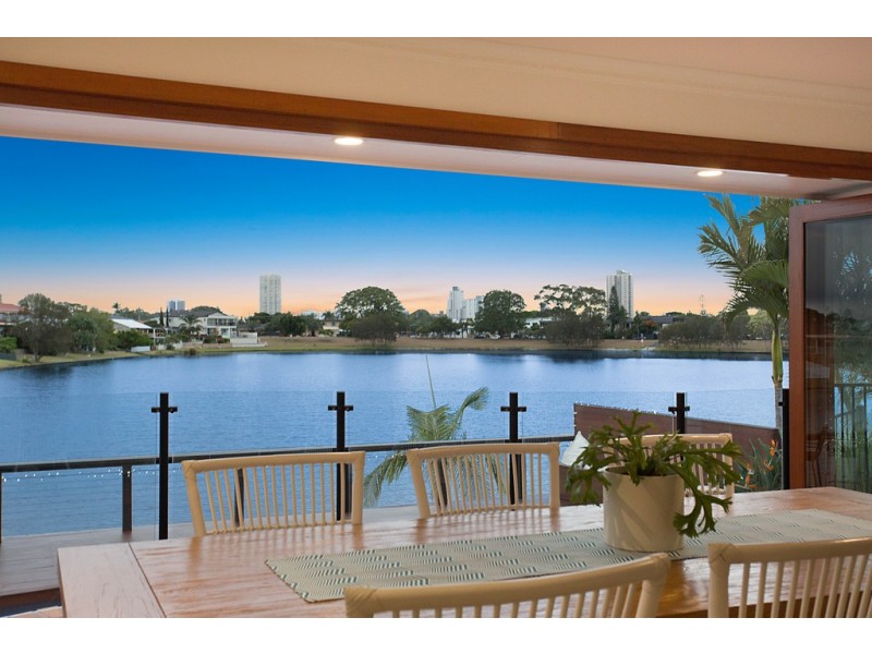 206 Acanthus Avenue, Burleigh Waters QLD 4220