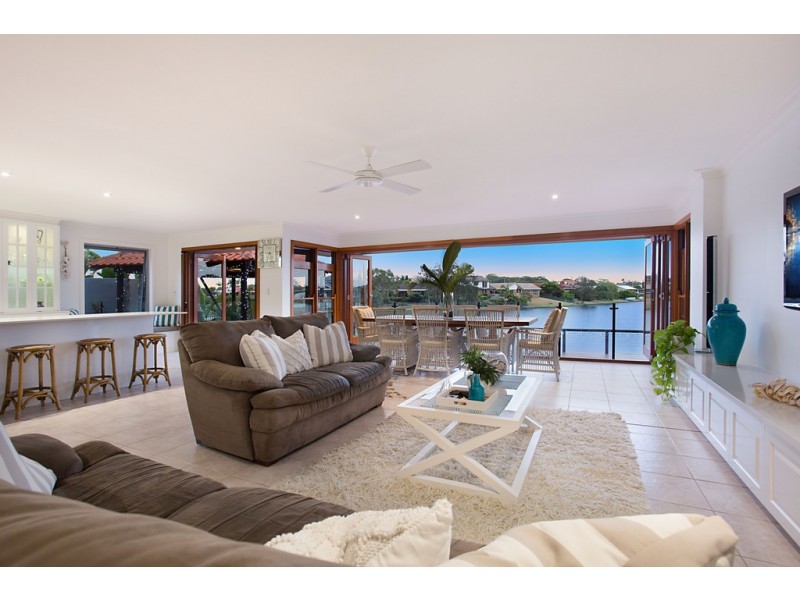 206 Acanthus Avenue, Burleigh Waters QLD 4220