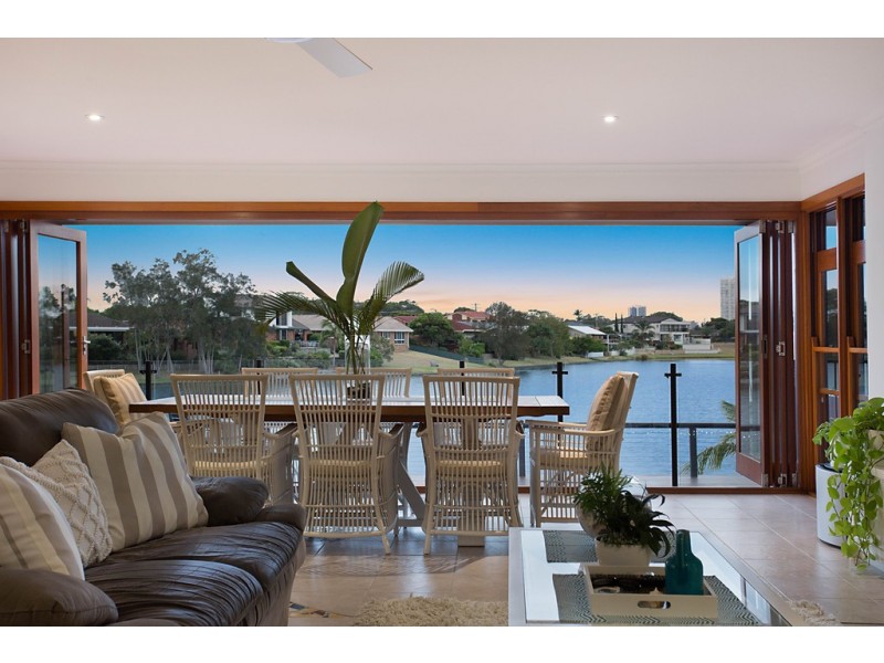 206 Acanthus Avenue, Burleigh Waters QLD 4220
