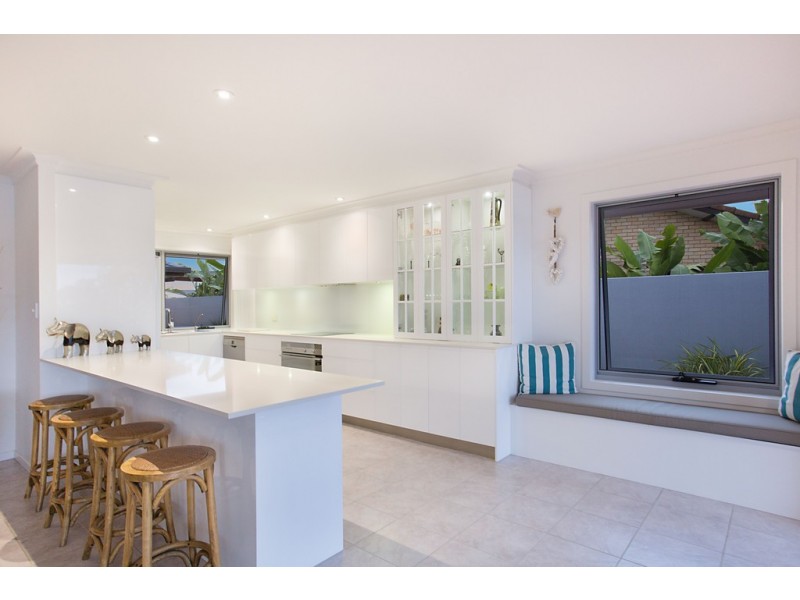 206 Acanthus Avenue, Burleigh Waters QLD 4220