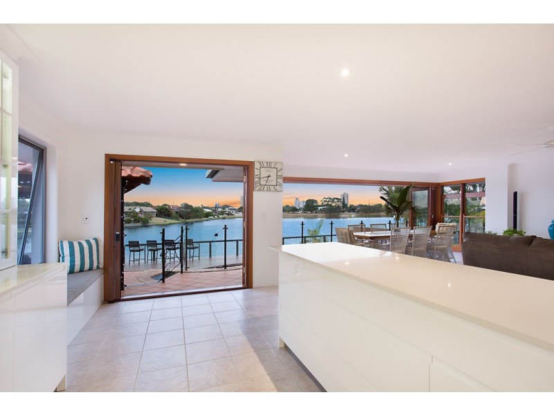 206 Acanthus Avenue, Burleigh Waters QLD 4220
