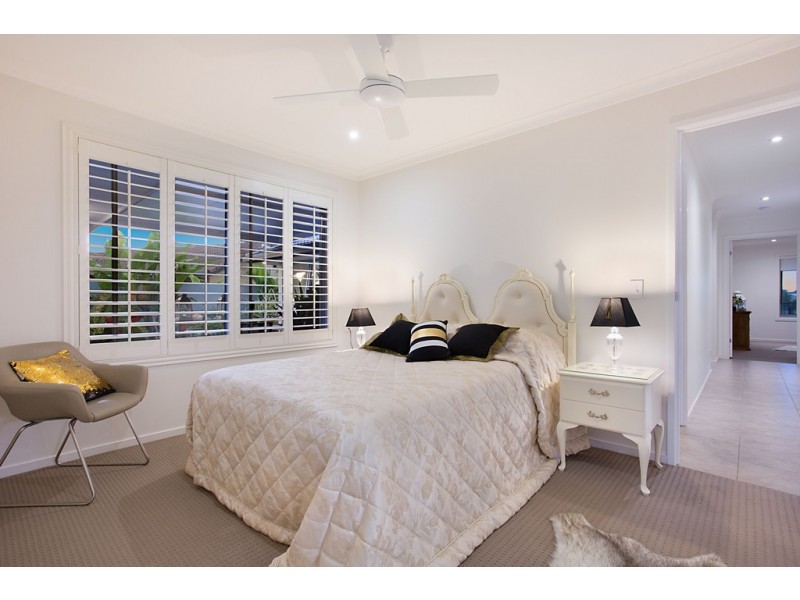 206 Acanthus Avenue, Burleigh Waters QLD 4220
