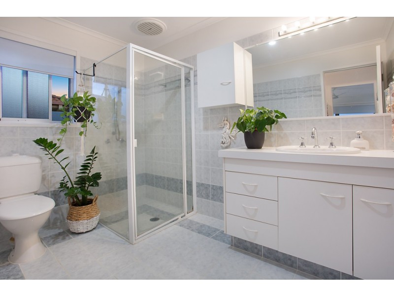 206 Acanthus Avenue, Burleigh Waters QLD 4220