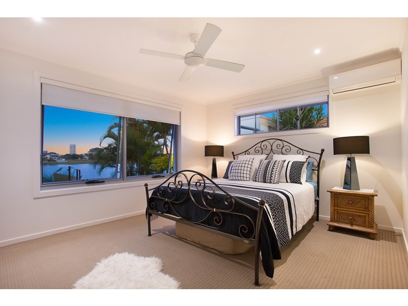 206 Acanthus Avenue, Burleigh Waters QLD 4220