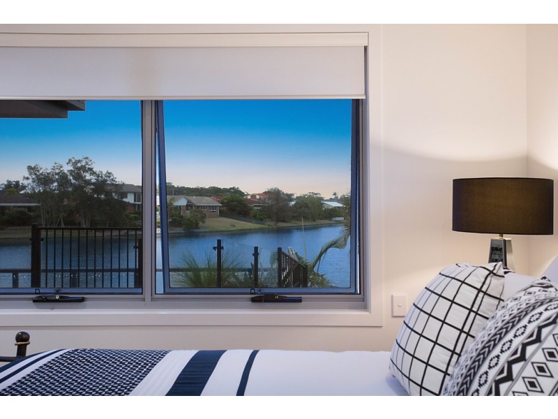 206 Acanthus Avenue, Burleigh Waters QLD 4220