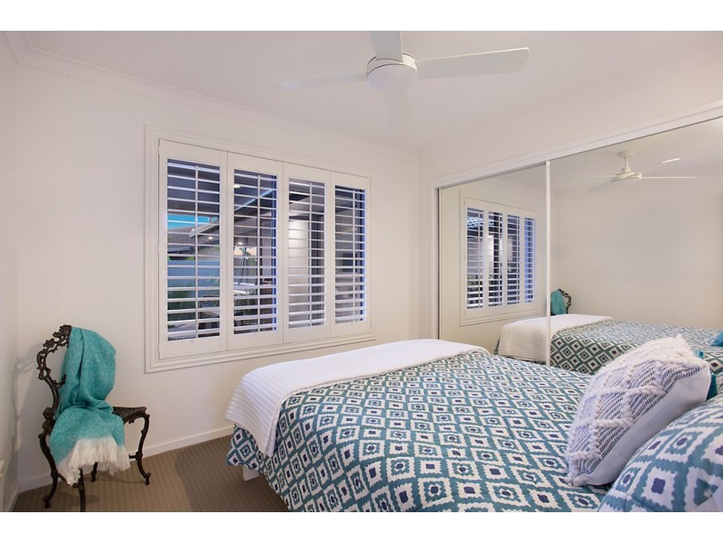 206 Acanthus Avenue, Burleigh Waters QLD 4220