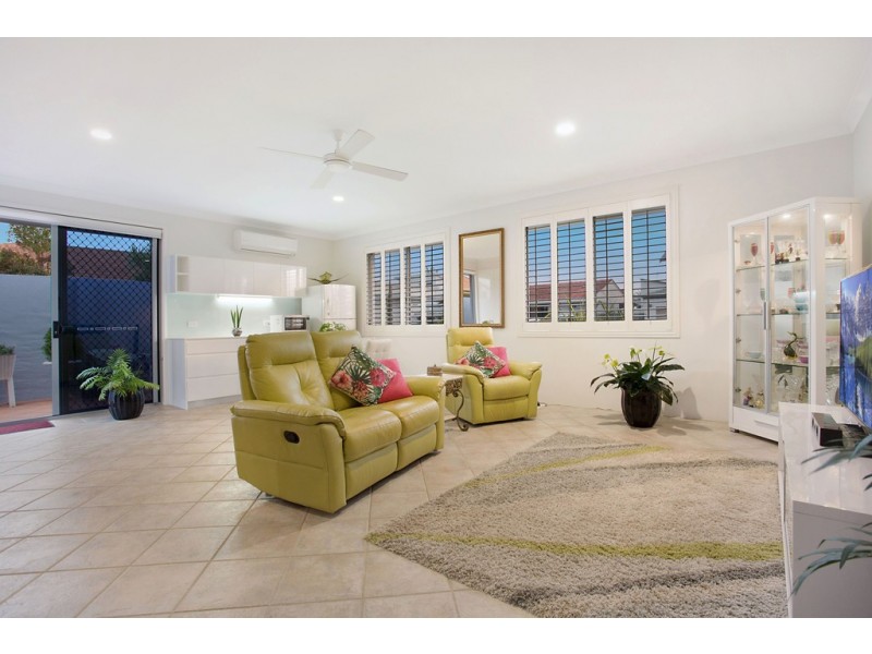 206 Acanthus Avenue, Burleigh Waters QLD 4220