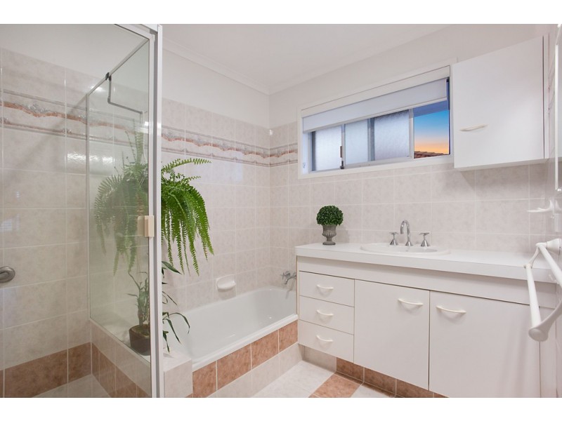 206 Acanthus Avenue, Burleigh Waters QLD 4220