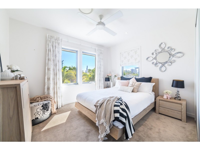 62 Monaco Street, Broadbeach Waters QLD 4218