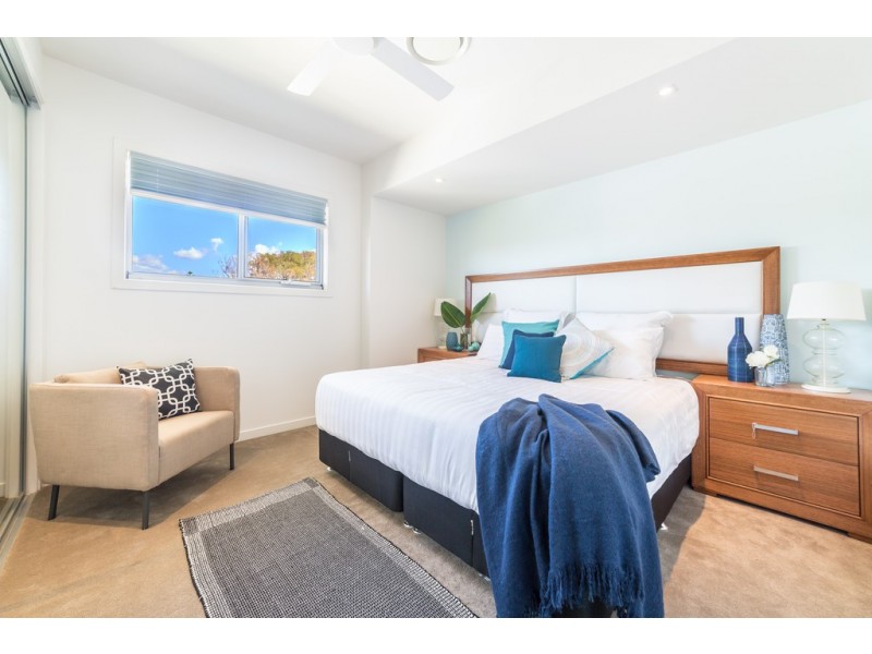 62 Monaco Street, Broadbeach Waters QLD 4218